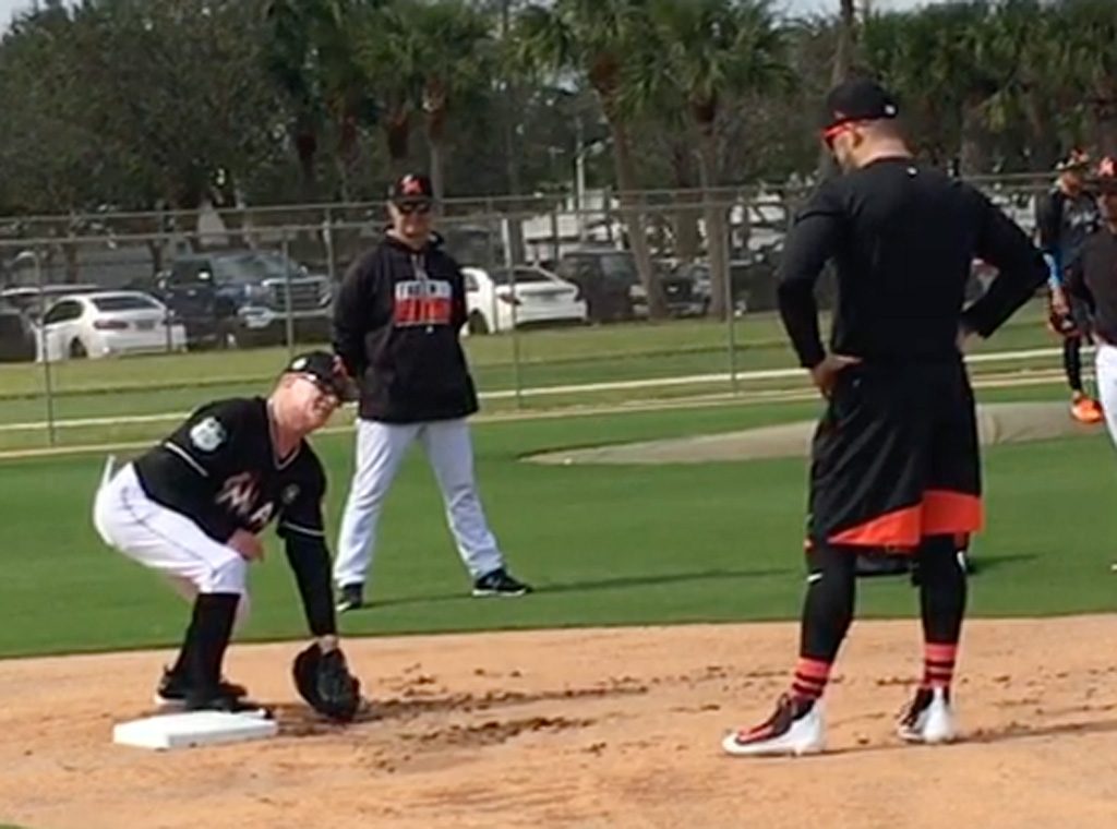 1B holding runner and applying tag